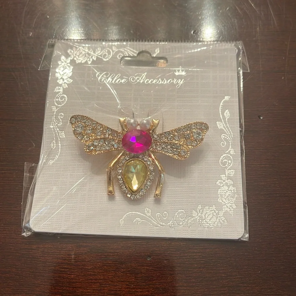 Chloe accessory Elegant gold tone Bee Brooch with pink yellow stones faux pearls
